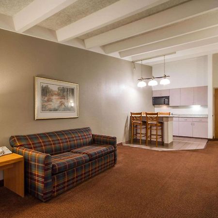 Comfort Inn & Suites Madison - Airport Kültér fotó