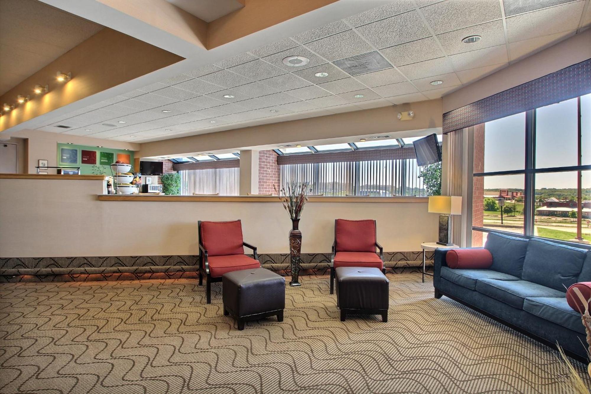 Comfort Inn & Suites Madison - Airport Kültér fotó
