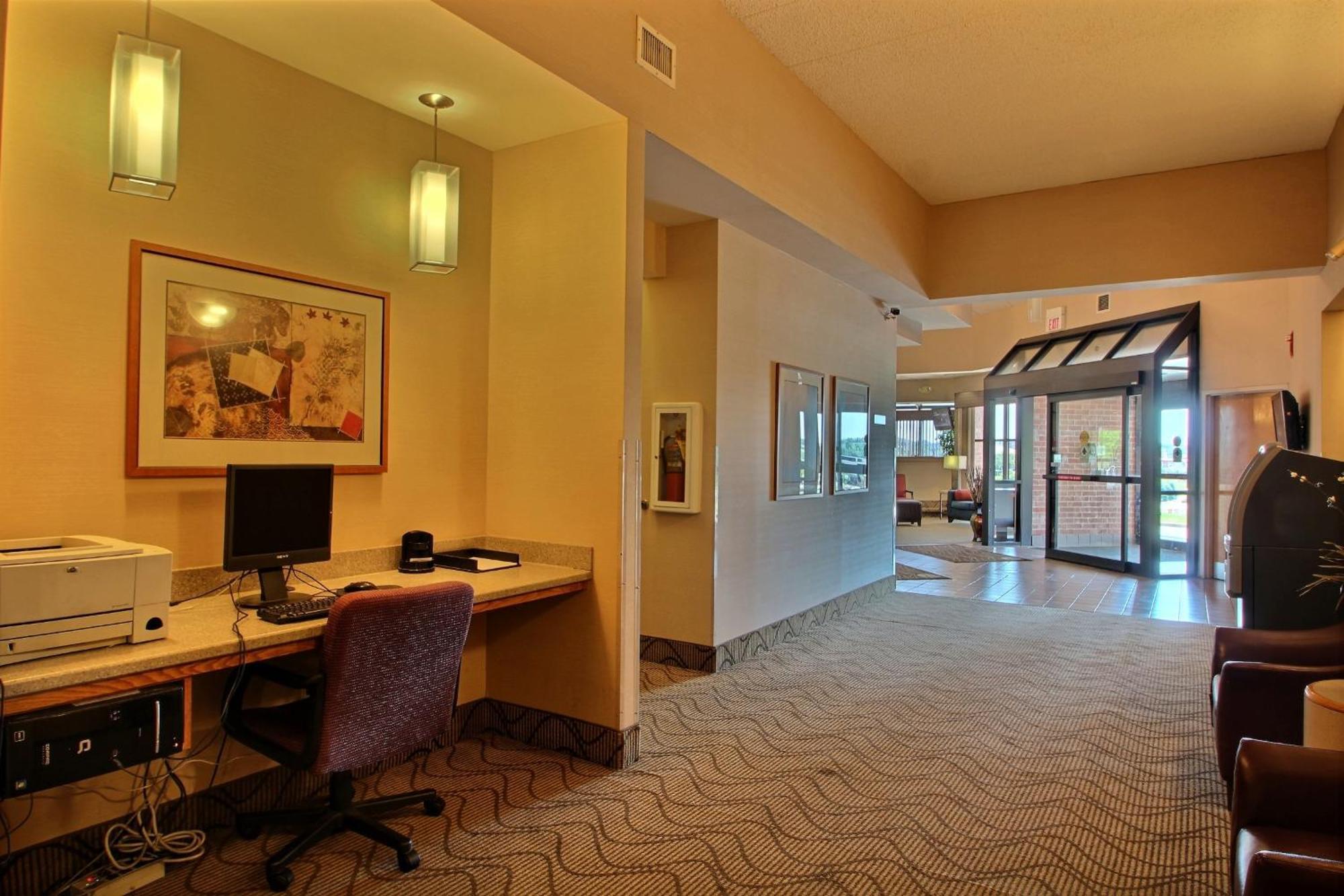 Comfort Inn & Suites Madison - Airport Kültér fotó