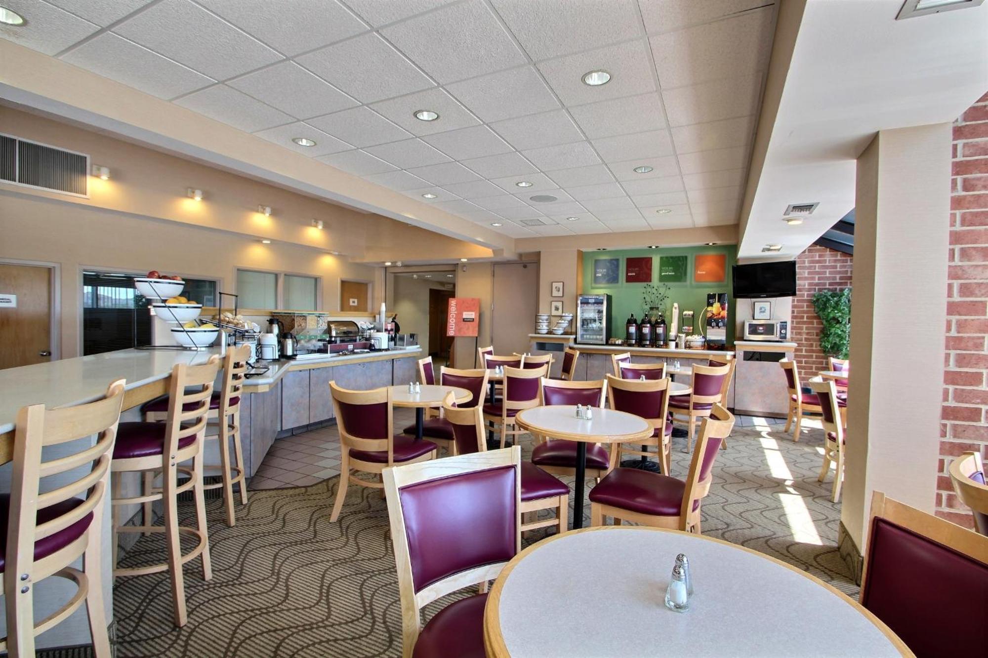 Comfort Inn & Suites Madison - Airport Kültér fotó
