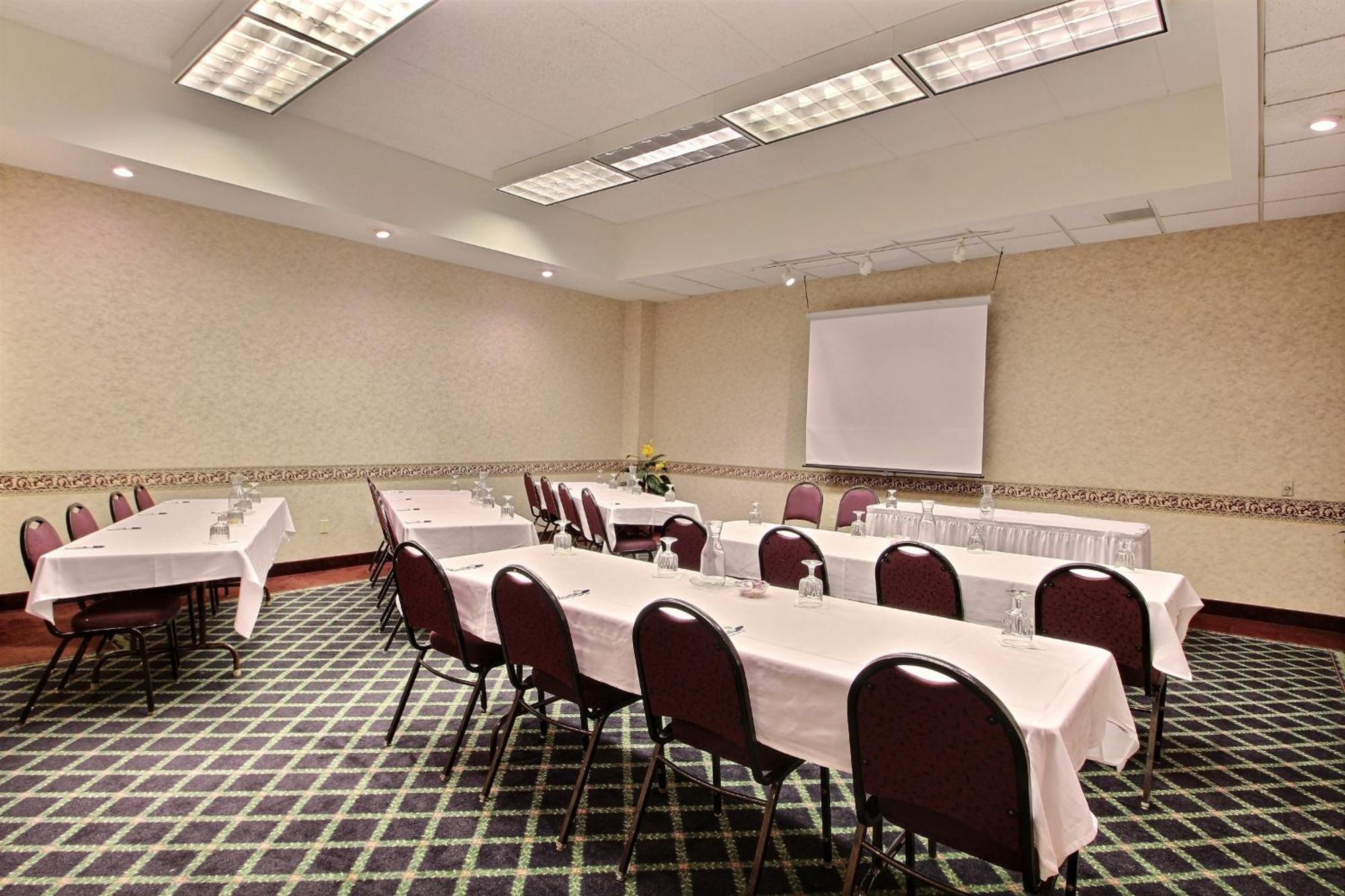 Comfort Inn & Suites Madison - Airport Kültér fotó