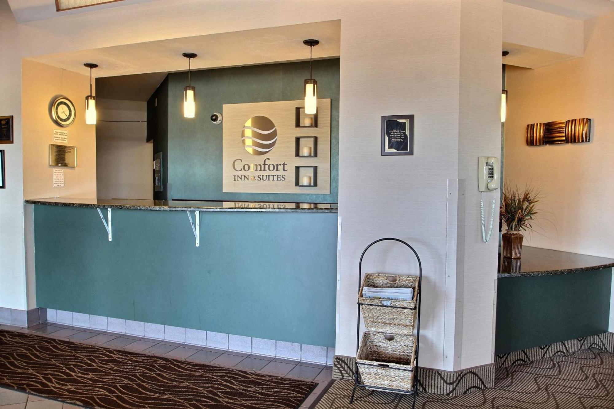Comfort Inn & Suites Madison - Airport Kültér fotó