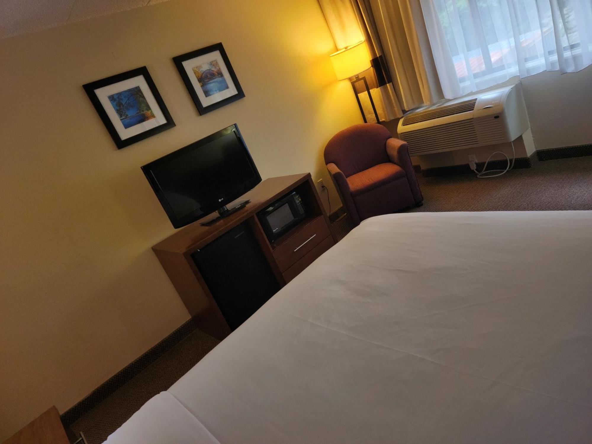 Comfort Inn & Suites Madison - Airport Kültér fotó