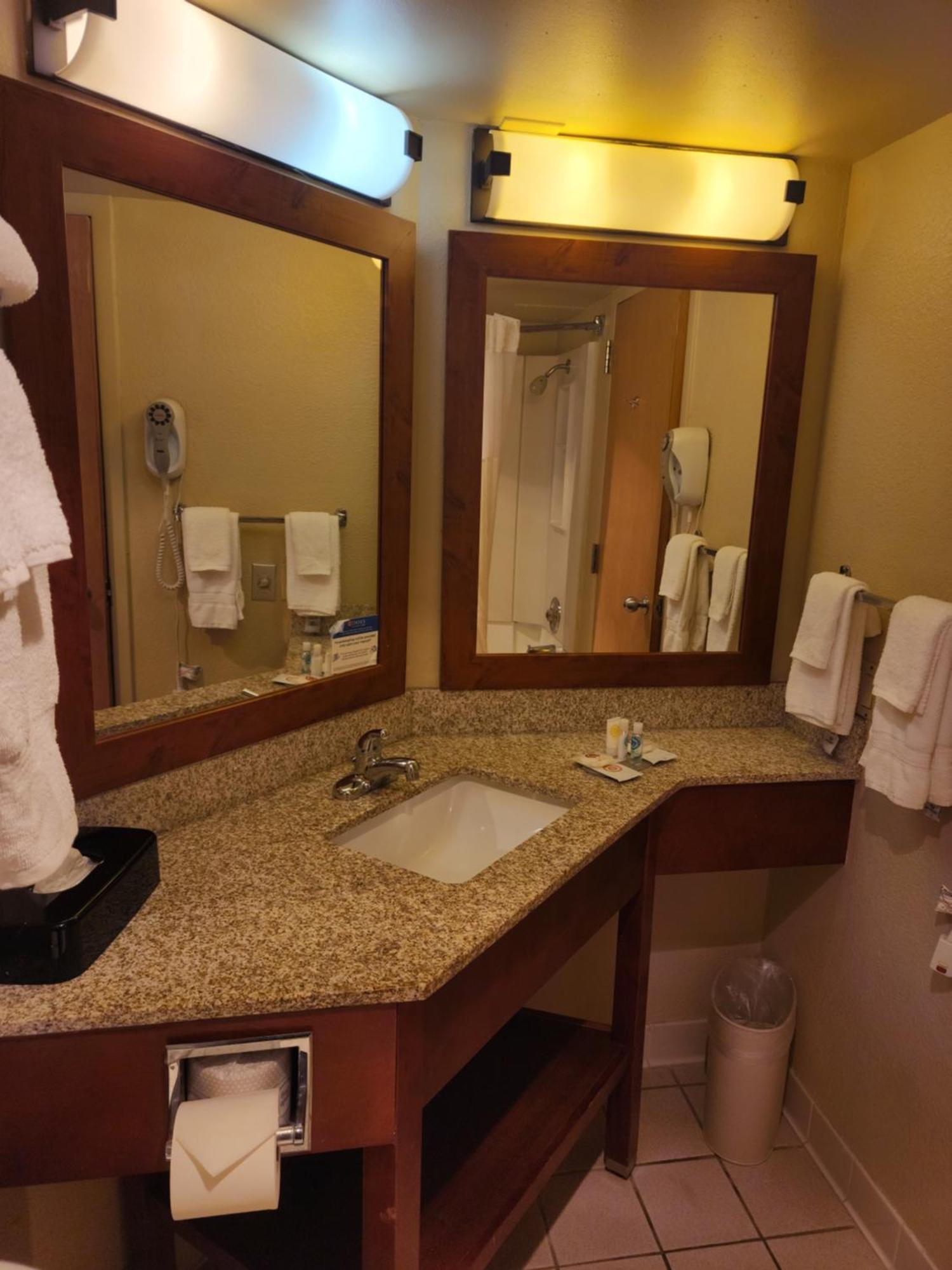 Comfort Inn & Suites Madison - Airport Kültér fotó