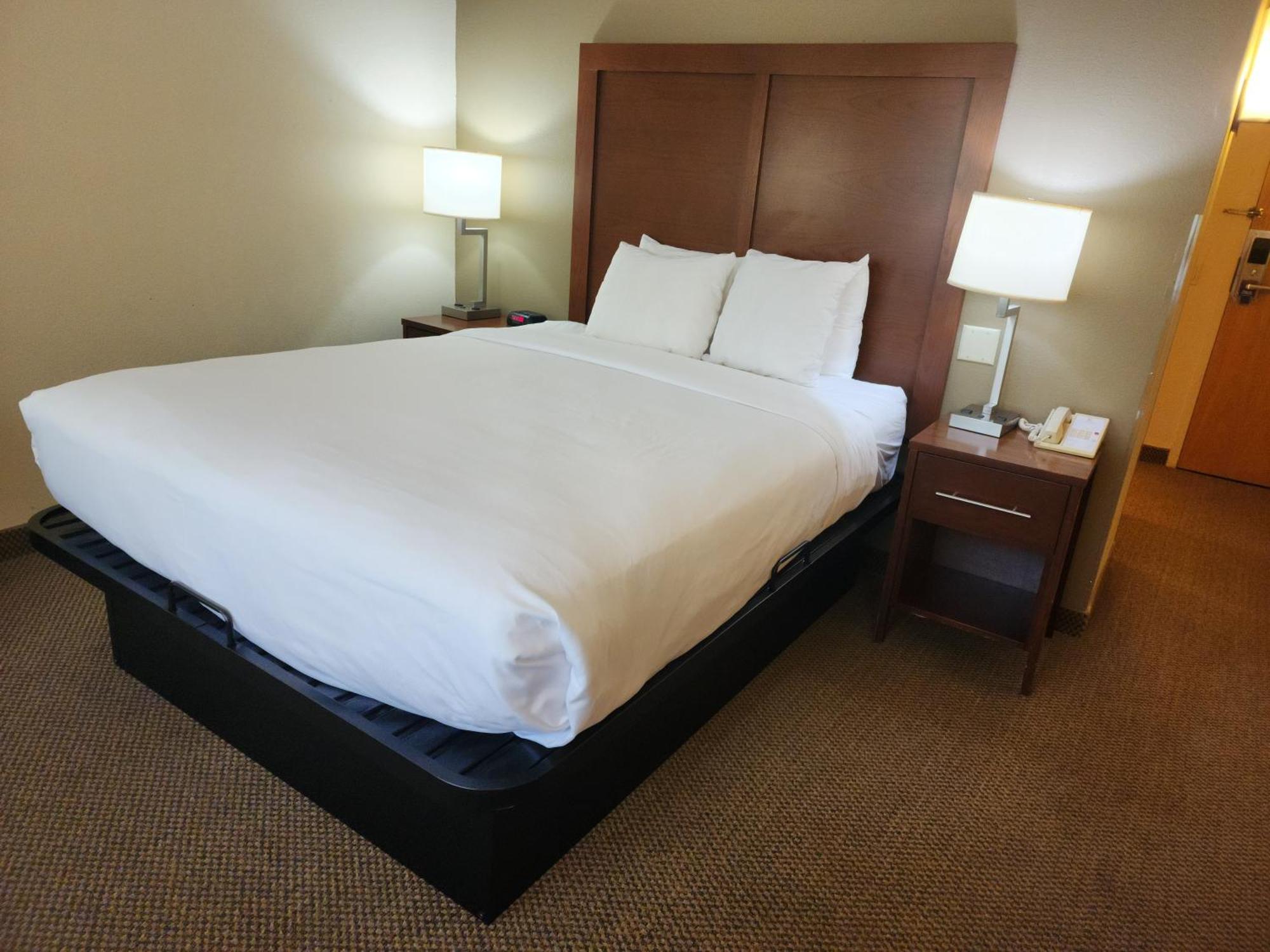 Comfort Inn & Suites Madison - Airport Kültér fotó