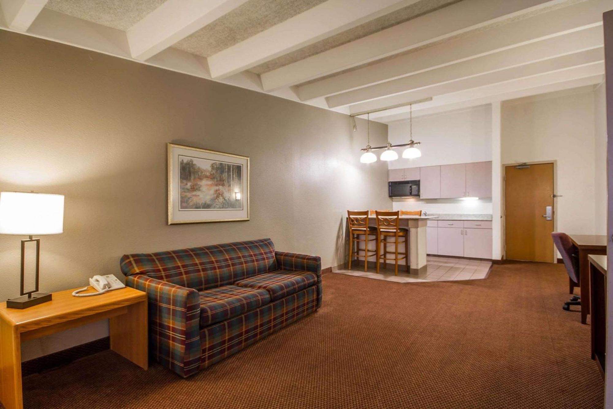 Comfort Inn & Suites Madison - Airport Kültér fotó