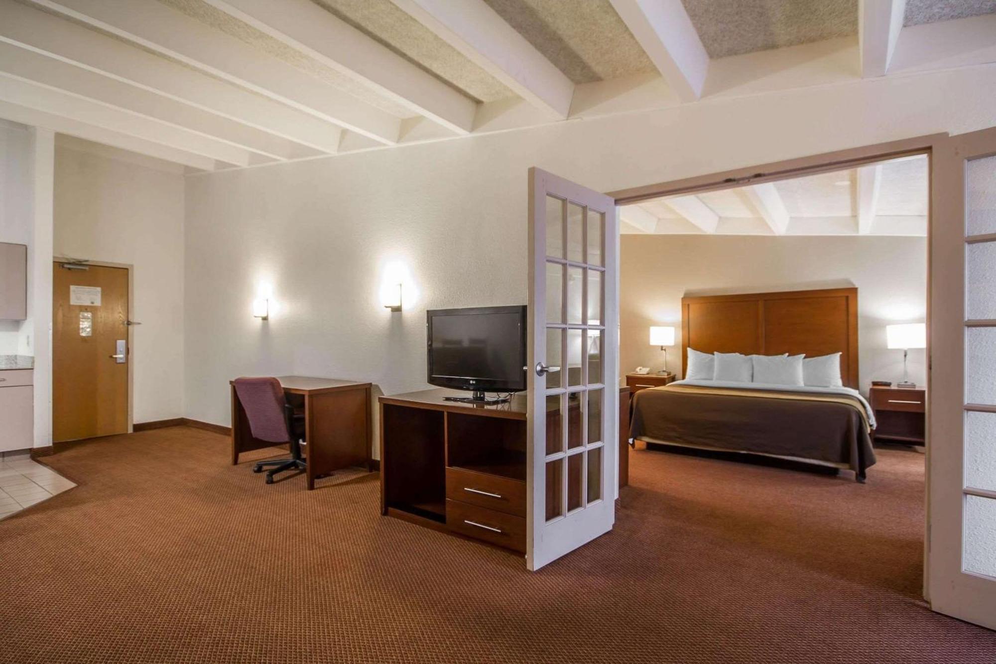Comfort Inn & Suites Madison - Airport Kültér fotó