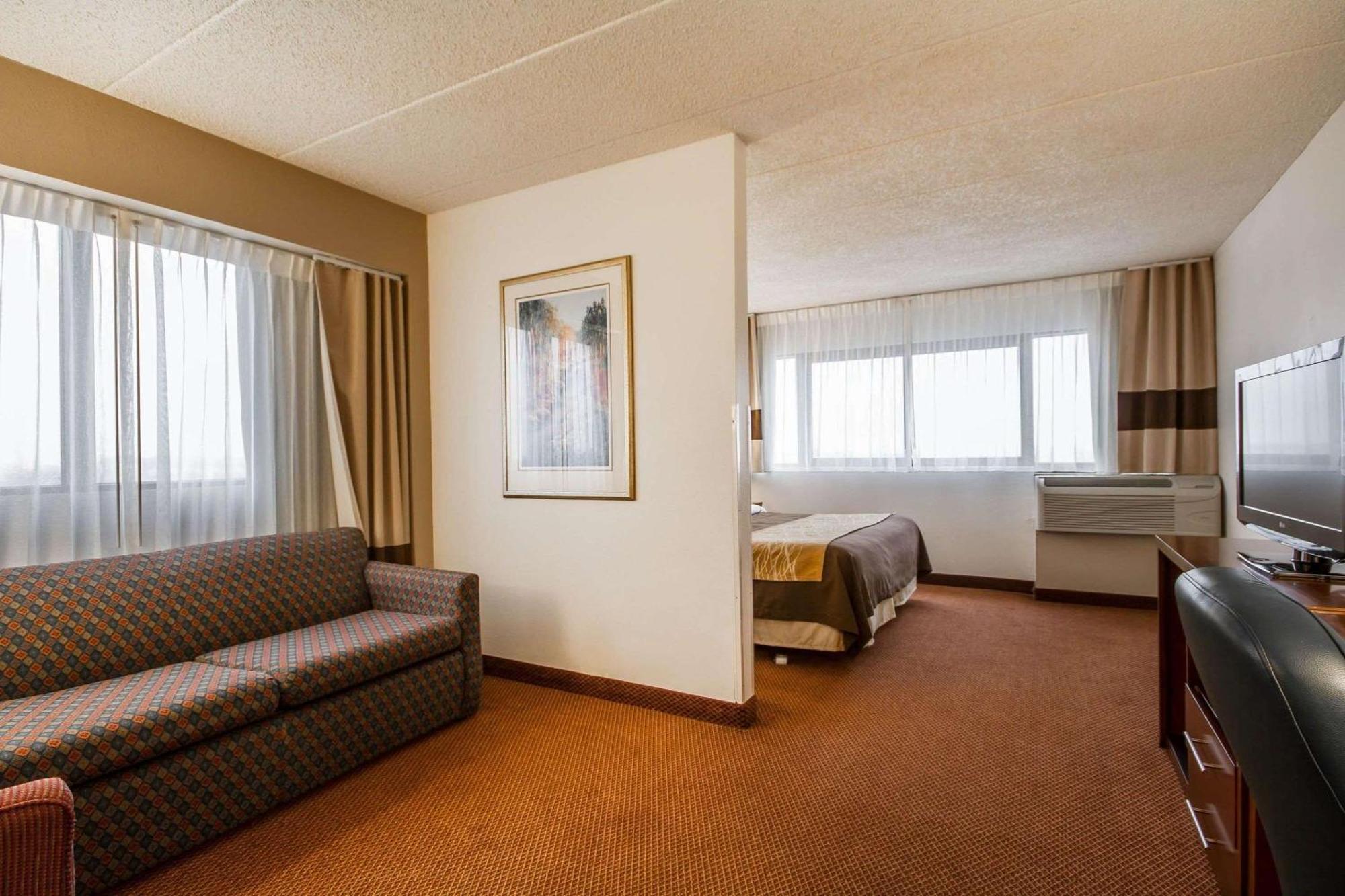 Comfort Inn & Suites Madison - Airport Kültér fotó