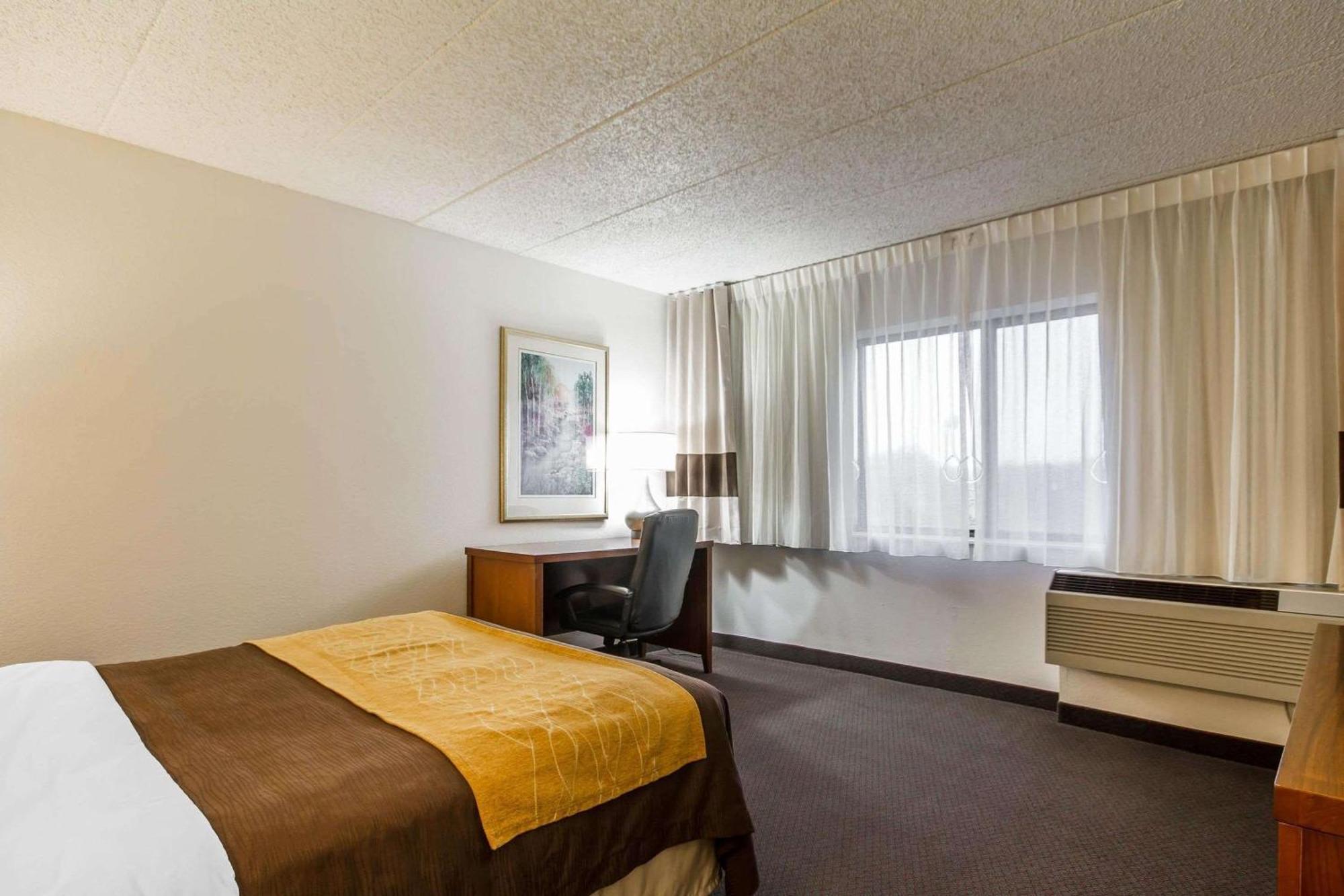 Comfort Inn & Suites Madison - Airport Kültér fotó