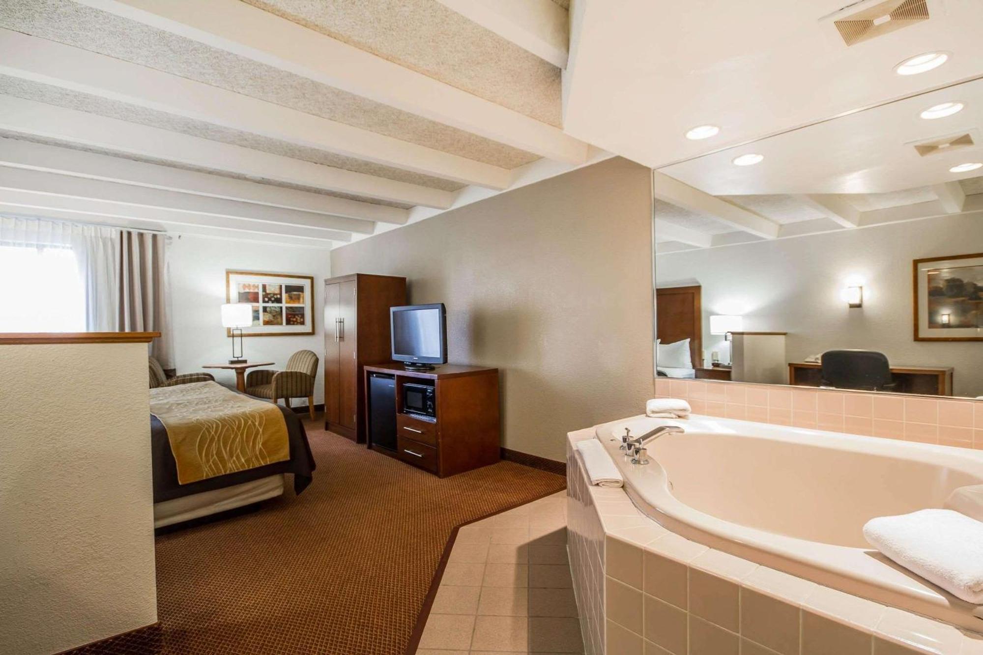 Comfort Inn & Suites Madison - Airport Kültér fotó