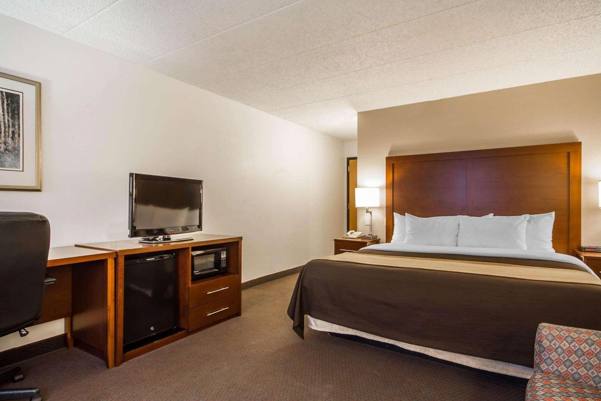 Comfort Inn & Suites Madison - Airport Kültér fotó